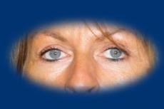 A fiatalos megjelenést biztosít a szem ismételt nyitottsága az alsó- és felső szemhéjplasztika után.